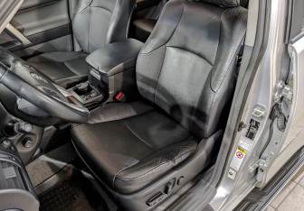 Подержанный автомобиль Toyota Land Cruiser Prado 2013 года (19 фото)