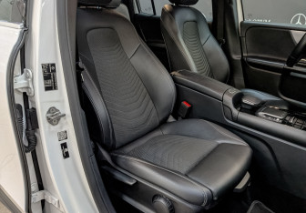 Подержанный автомобиль Mercedes-Benz GLB 2021 года (23 фото)