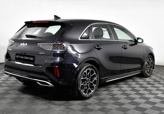 Подержанный автомобиль Kia Ceed Hatchback 2021 года (3 фото)