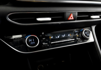 Подержанный автомобиль Hyundai Sonata 2021 года (28 фото)