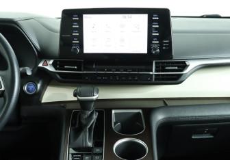 Подержанный автомобиль Toyota Sienna 2021 года (16 фото)