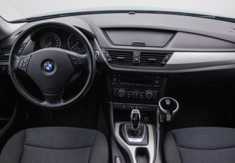 Подержанный автомобиль BMW X1 2014 года (13 фото)