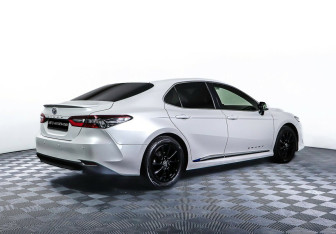 Подержанный автомобиль Toyota Camry Sedan 2022 года (5 фото)