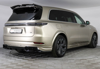 Подержанный автомобиль LiXiang L9 2023 года (5 фото)