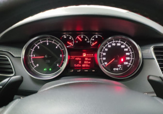 Подержанный автомобиль Peugeot 508 Sedan 2012 года (14 фото)