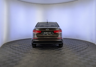 Подержанный автомобиль Kia Rio Sedan 2017 года (6 фото)