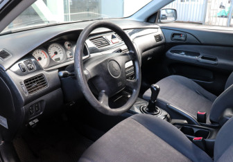 Подержанный автомобиль Mitsubishi Lancer Sedan 2005 года (7 фото)