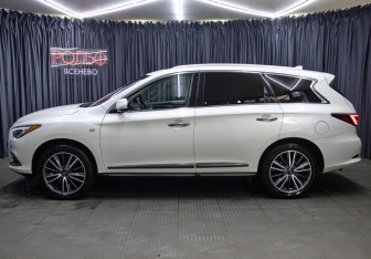 Подержанный автомобиль Infiniti QX60 2019 года (8 фото)
