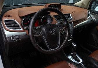 Подержанный автомобиль Opel Mokka 2013 года (13 фото)