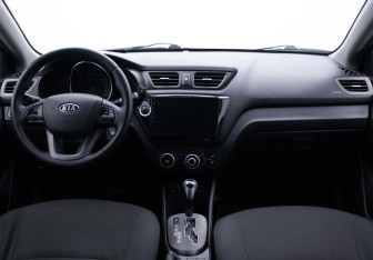 Подержанный автомобиль Kia Rio Sedan 2012 года (12 фото)