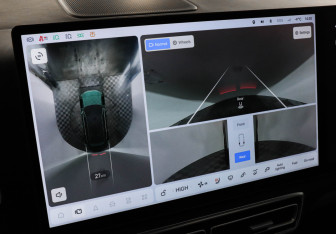 Подержанный автомобиль LiXiang L7 2023 года (13 фото)