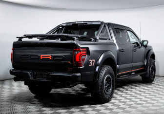 Подержанный автомобиль Ford F-150 2024 года (5 фото)