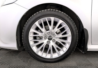 Подержанный автомобиль Toyota Camry Sedan 2021 года (18 фото)