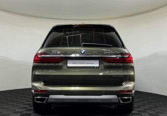 Подержанный автомобиль BMW X7 2021 года (4 фото)