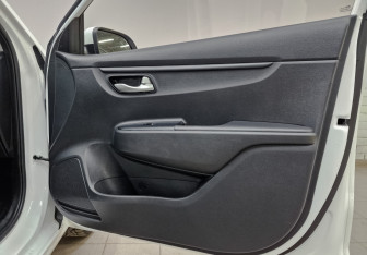 Подержанный автомобиль Kia Rio Sedan 2021 года (24 фото)