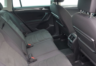 Подержанный автомобиль Volkswagen Tiguan 2018 года (22 фото)