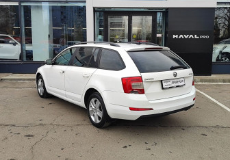 Подержанный автомобиль Skoda Octavia Wagon 2013 года (7 фото)