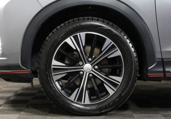 Подержанный автомобиль Mitsubishi Eclipse Cross 2019 года (26 фото)