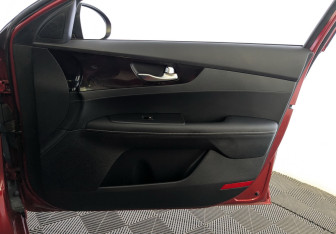 Подержанный автомобиль Kia Cerato Sedan 2021 года (23 фото)