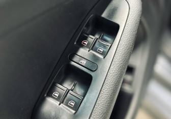 Подержанный автомобиль Volkswagen Jetta Sedan 2015 года (10 фото)