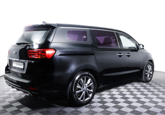 Подержанный автомобиль Kia Carnival 2018 года (5 фото)
