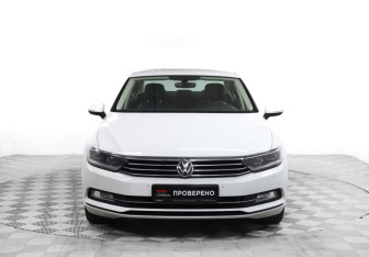 Подержанный автомобиль Volkswagen Passat Sedan 2017 года (2 фото)