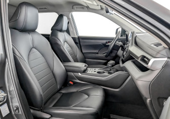 Подержанный автомобиль Toyota Highlander 2021 года (24 фото)