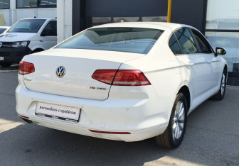 Подержанный автомобиль Volkswagen Passat Sedan 2016 года (5 фото)