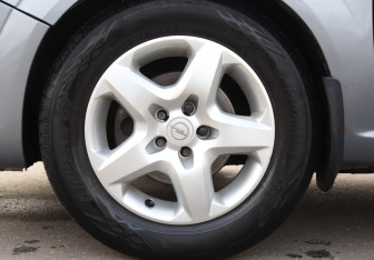 Подержанный автомобиль Opel Zafira Compactvan 2008 года (18 фото)