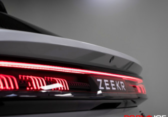 Подержанный автомобиль Zeekr 001 2023 года (30 фото)