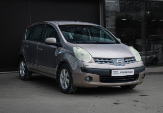 Подержанный автомобиль Nissan Note 2007 года (3 фото)