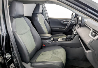 Подержанный автомобиль Toyota RAV4 2024 года (24 фото)
