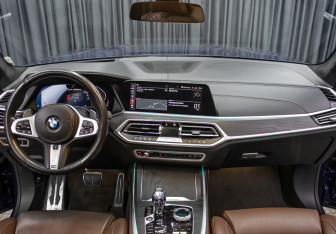 Подержанный автомобиль BMW X7 2019 года (15 фото)