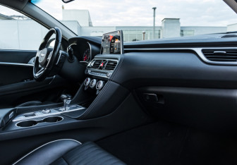 Подержанный автомобиль Genesis G70 2018 года (13 фото)