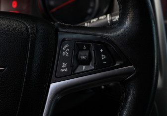 Подержанный автомобиль Opel Astra Hatchback 2012 года (16 фото)