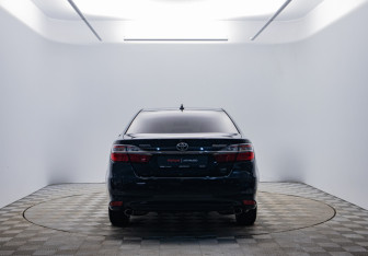 Подержанный автомобиль Toyota Camry Sedan 2016 года (4 фото)