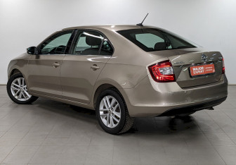 Подержанный автомобиль Skoda Rapid Liftback 2018 года (7 фото)