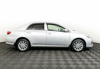 Подержанный автомобиль Toyota Corolla Sedan 2012 года (4 фото)