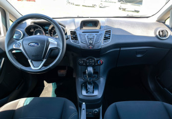 Подержанный автомобиль Ford Fiesta Hatchback 2016 года (12 фото)