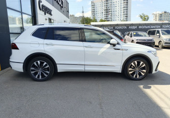 Подержанный автомобиль Volkswagen Tiguan 2023 года (4 фото)