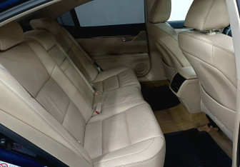 Подержанный автомобиль Lexus ES 2014 года (27 фото)