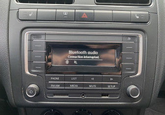 Подержанный автомобиль Volkswagen Polo Sedan 2016 года (13 фото)