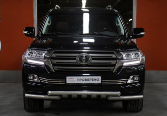 Подержанный автомобиль Toyota Land Cruiser Suv 2016 года (2 фото)