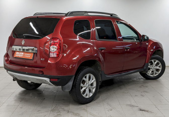Подержанный автомобиль Renault Duster 2014 года (5 фото)