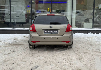 Подержанный автомобиль Kia Ceed Hatchback 2011 года (7 фото)