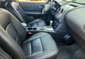 Подержанный автомобиль Nissan Qashqai 2009 года (12 фото)