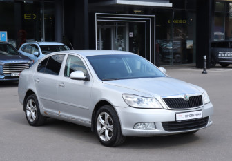 Подержанный автомобиль Skoda Octavia Liftback 2011 года (3 фото)