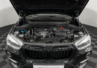 Подержанный автомобиль BMW X1 2017 года (10 фото)