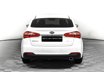 Подержанный автомобиль Kia Cerato Sedan 2015 года (6 фото)