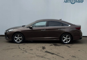 Подержанный автомобиль Hyundai Sonata 2017 года (8 фото)
